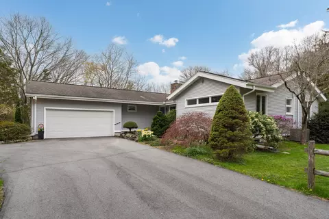 150 High Meadow Rd, Guilford, CT 06437