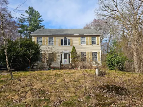 935 Gaylord Mountain Rd, Hamden, CT 06518