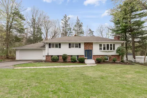 7 Mountain View Ter, Northford, CT 06472