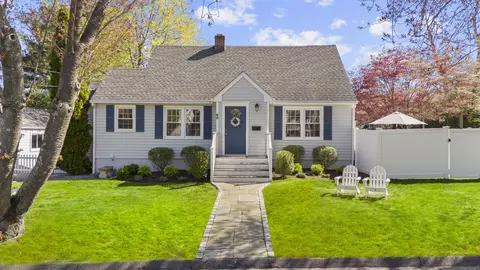 60 Prospect Ave, Fairfield, CT 06825