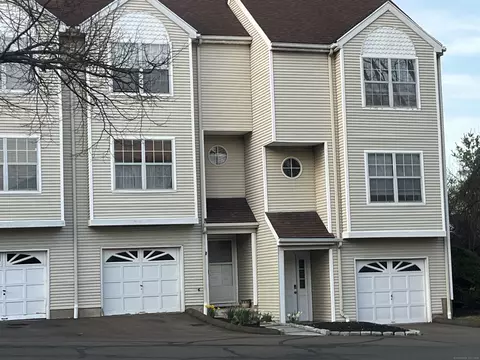 2390 State St #1F, Hamden, CT 06517