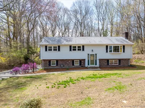 17 Damascus Rd, Branford, CT 06405