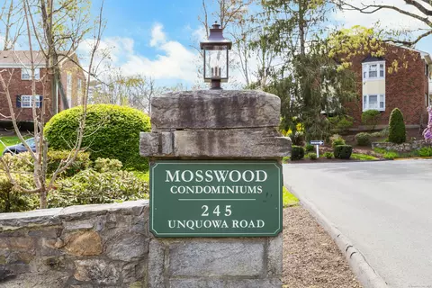 245 Unquowa Rd #30, Fairfield, CT 06824