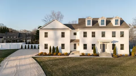 10 Willem Ct, Milford, CT 06461