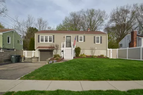 32 Gresham St, Milford, CT 06461