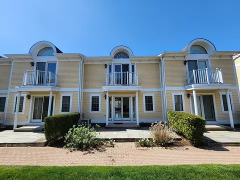 11 Saint John St #C5, North Haven, CT 06473