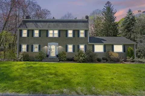 28 Hilltop Dr, Trumbull, CT 06611