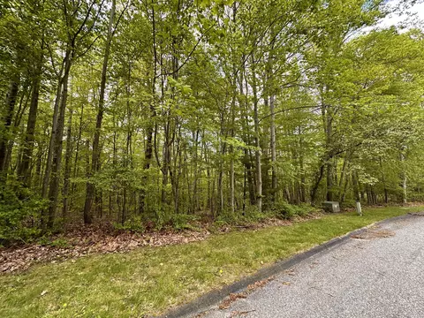 332 Chimneysweep Hill Rd, Glastonbury, CT 06033