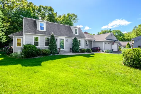 157 Stonepost Rd, Glastonbury, CT 06033
