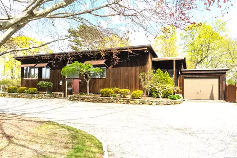 8 Cromwell Pl, Old Saybrook, CT 06475