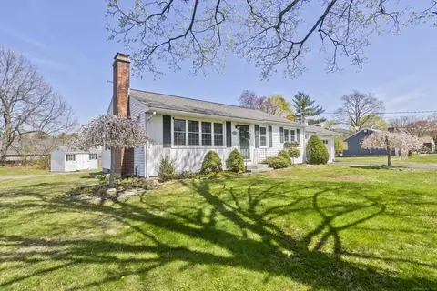 46 Kibbe Dr, Somers, CT 06071