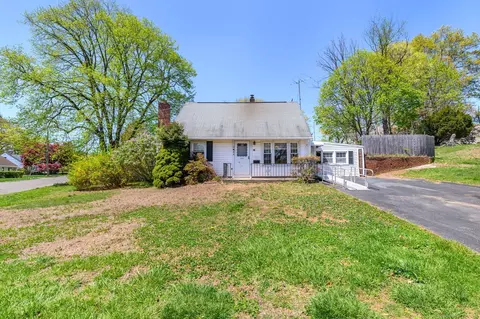 29 Old Barn Rd S, Stamford, CT 06905