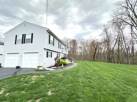 2 Edith St, Windsor Locks, CT 06096