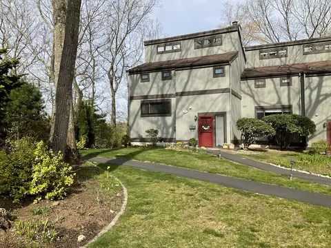 22 Harbour Vlg #A, Branford, CT 06405