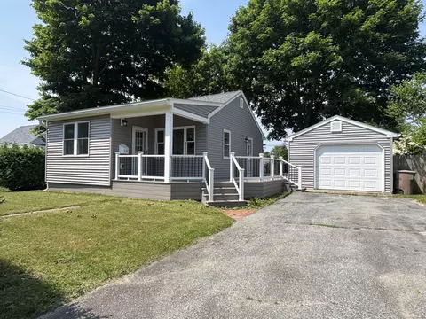 14 N Washington Ave, Niantic, CT 06357