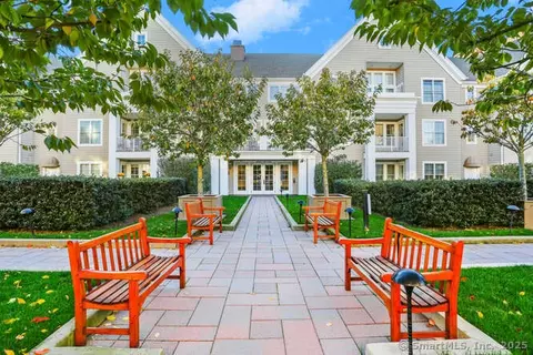 77 Havemeyer Ln #416, Stamford, CT 06902