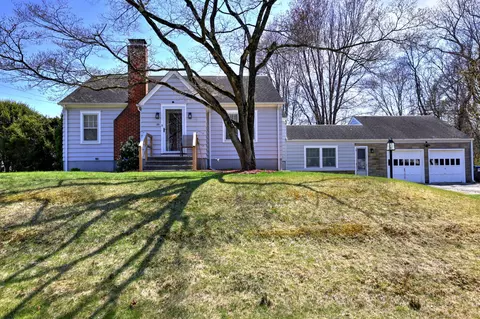 35 Sunnyridge Pkwy, Trumbull, CT 06611