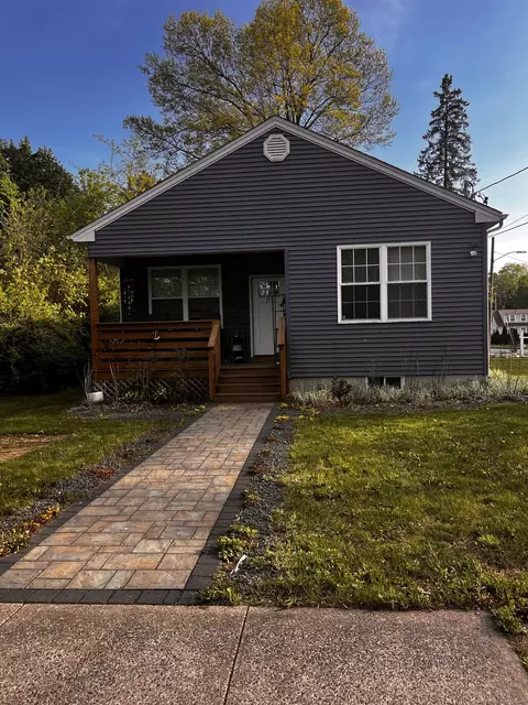 16 Songonosk St, Windsor, CT 06095