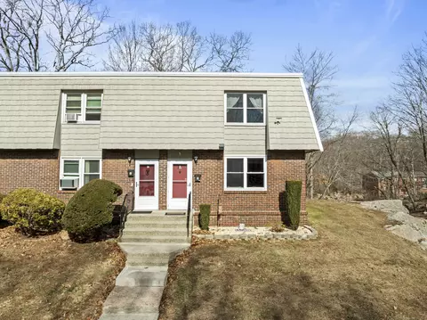 63 Briarwood Ln #A, Branford, CT 06405