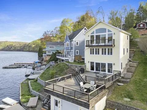 27 Bankside Trl, Sandy Hook, CT 06482