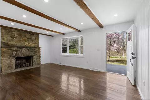 28 Shortwoods Rd, New Fairfield, CT 06812