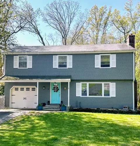 10 Patrick Pl, Niantic, CT 06357