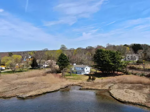 14 Gada Rd, East Lyme, CT 06357
