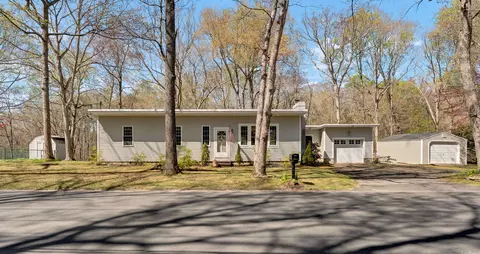 15 Hurd Bridge Rd, Clinton, CT 06413