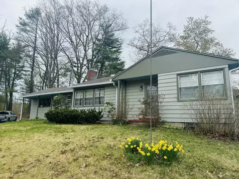 63 Robbins Rd, Thompson, CT 06277
