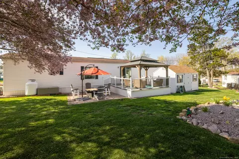 19 Leetes Island Rd #TRLR 30, Branford, CT 06405