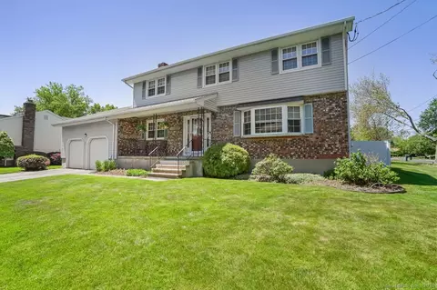 330 Flagler Ave, Stratford, CT 06614