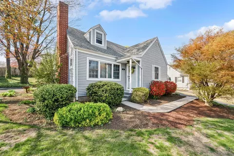 14 Chamberlin Dr, West Hartford, CT 06107
