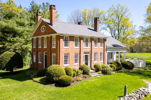 24 Dings Rd, New Hartford, CT 06057
