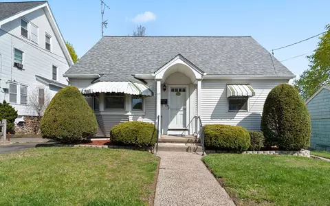 26 S St Ext, Bristol, CT 06010