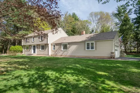 22 Meadowlark Rd, Simsbury, CT 06092
