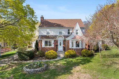 38 Ox Hill Rd, Norwich, CT 06360