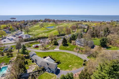 16 Rockledge Dr, Madison, CT 06443