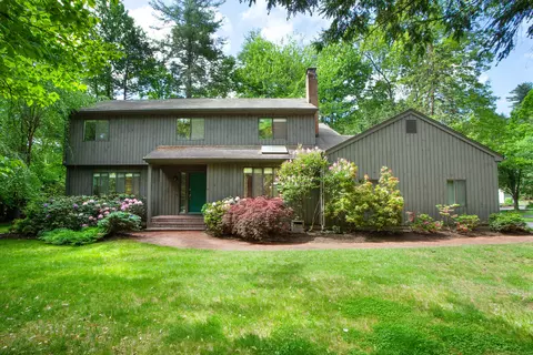 2 Trainor Dr, Weatogue, CT 06089
