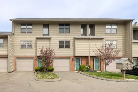 202 Metacomet Dr #202, Meriden, CT 06450