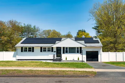 32 Custer Dr, Windsor, CT 06095