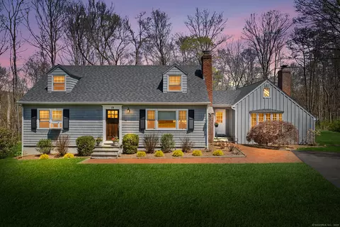 19 Knollwood Dr, Ridgefield, CT 06877