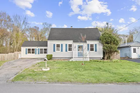 33 Robbins Ct, Milford, CT 06461