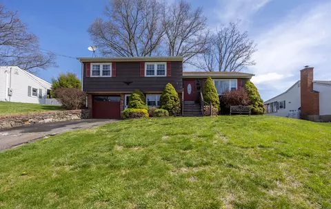 125 Radnor Ln, Watertown, CT 06779