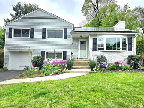 9 Berkshire Dr, Danbury, CT 06811