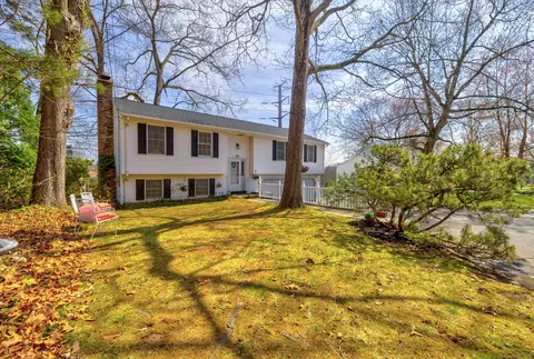 125 Ivy Dr, Southington, CT 06489