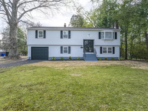 51 Stuart St, Newington, CT 06111