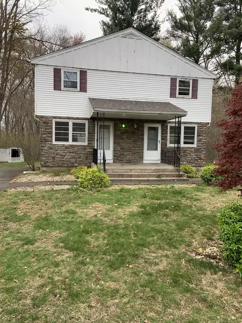 105 Madison Rd, Glastonbury, CT 06033