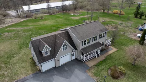 15 Wolf Den Dr, Pomfret, CT 06259