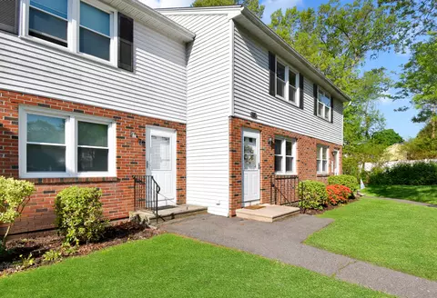 250 Woodford Ave #13, Plainville, CT 06062