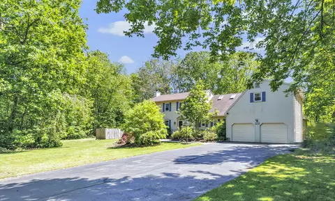 230 Tom Swamp Rd, Hamden, CT 06518